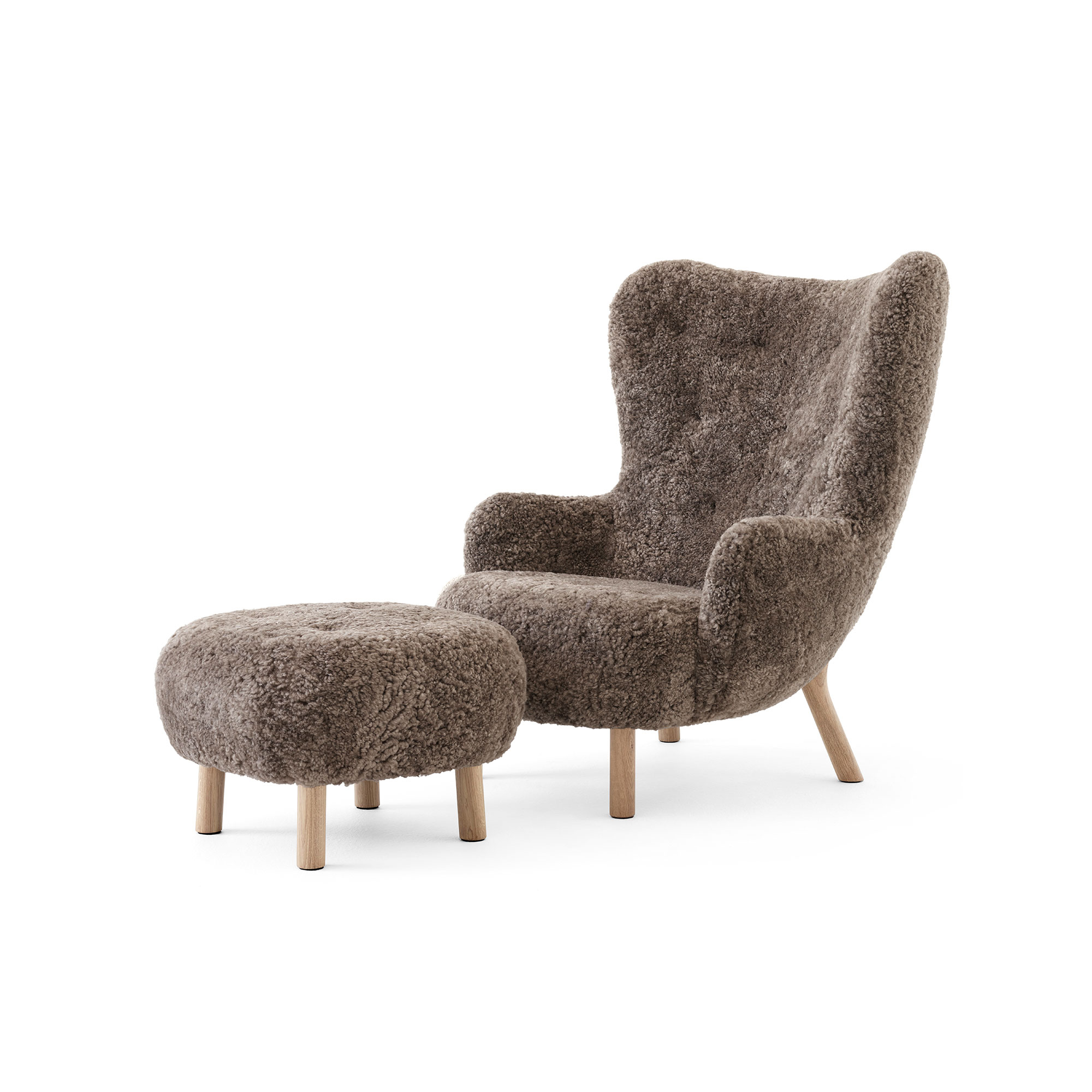 Petra VB3 High fåtölj inkl. pouf ATD1, Oljad ek-Sheepskin Sahara – &Tradition – brun fåtöljer