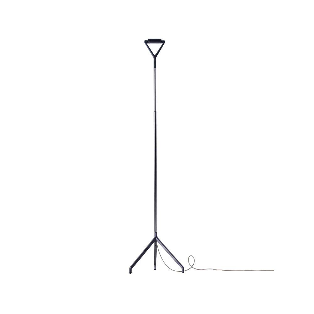 Lola D15ND golvlampa, svart, aluminium – Luceplan – svart golvlampor