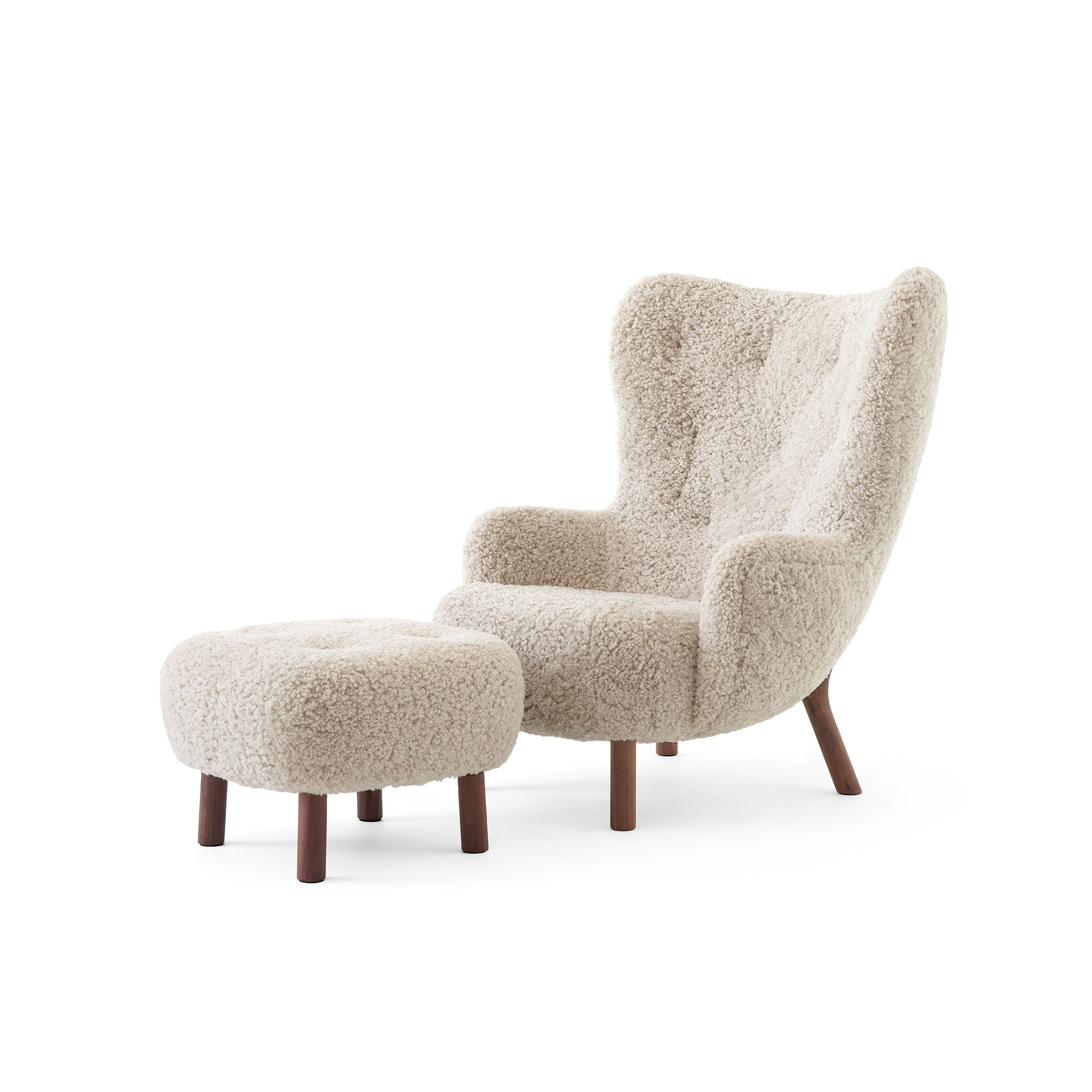 Petra VB3 High fåtölj inkl. pouf ATD1, Oljad valnöt-Sheepskin Moonlight – &Tradition – vit fåtöljer