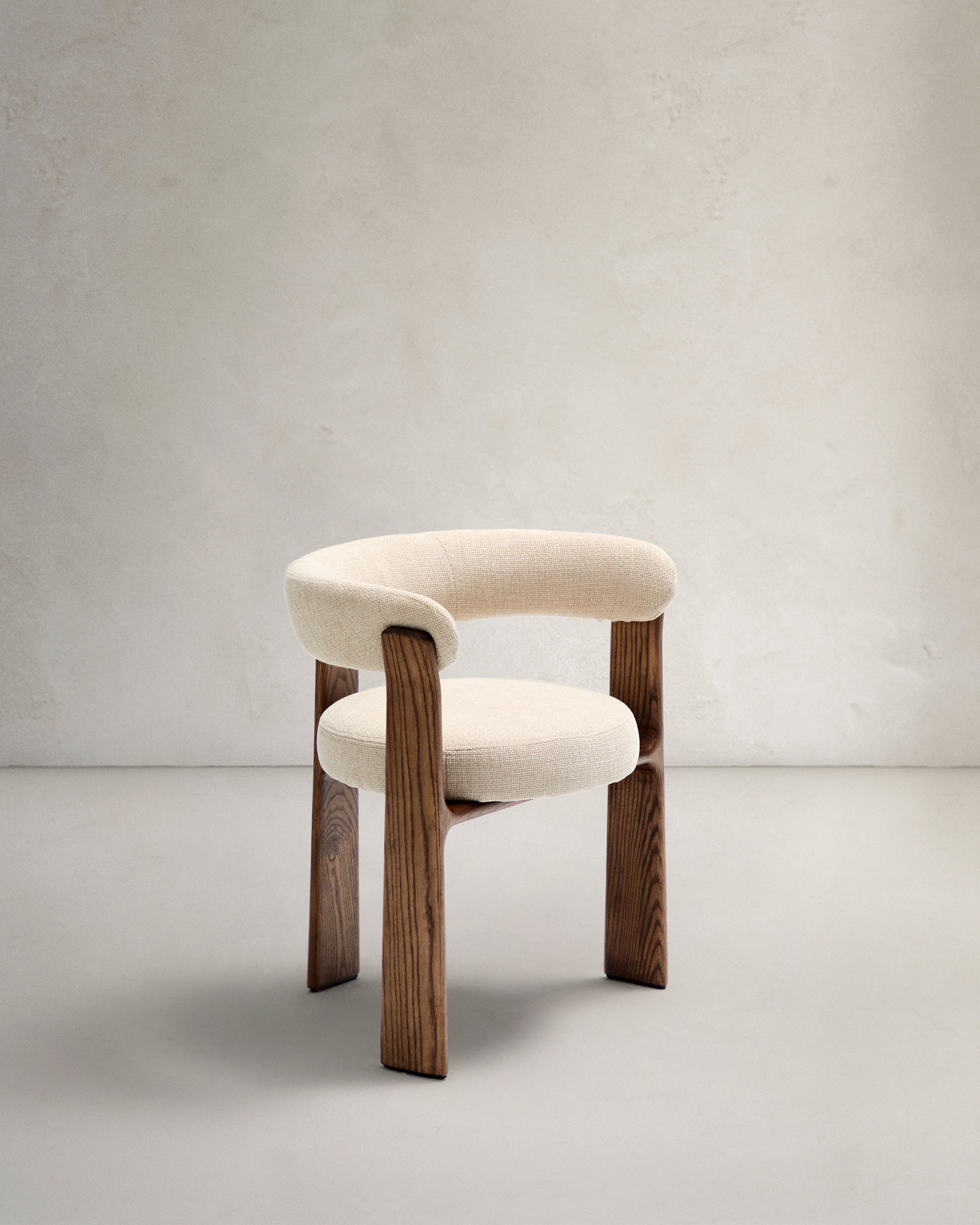 KAVE HOME Granit 3-bent matbordsstol, m. armstöd - beige chenille och valnöt finish ask trä – Kave Home – chenille (beige,